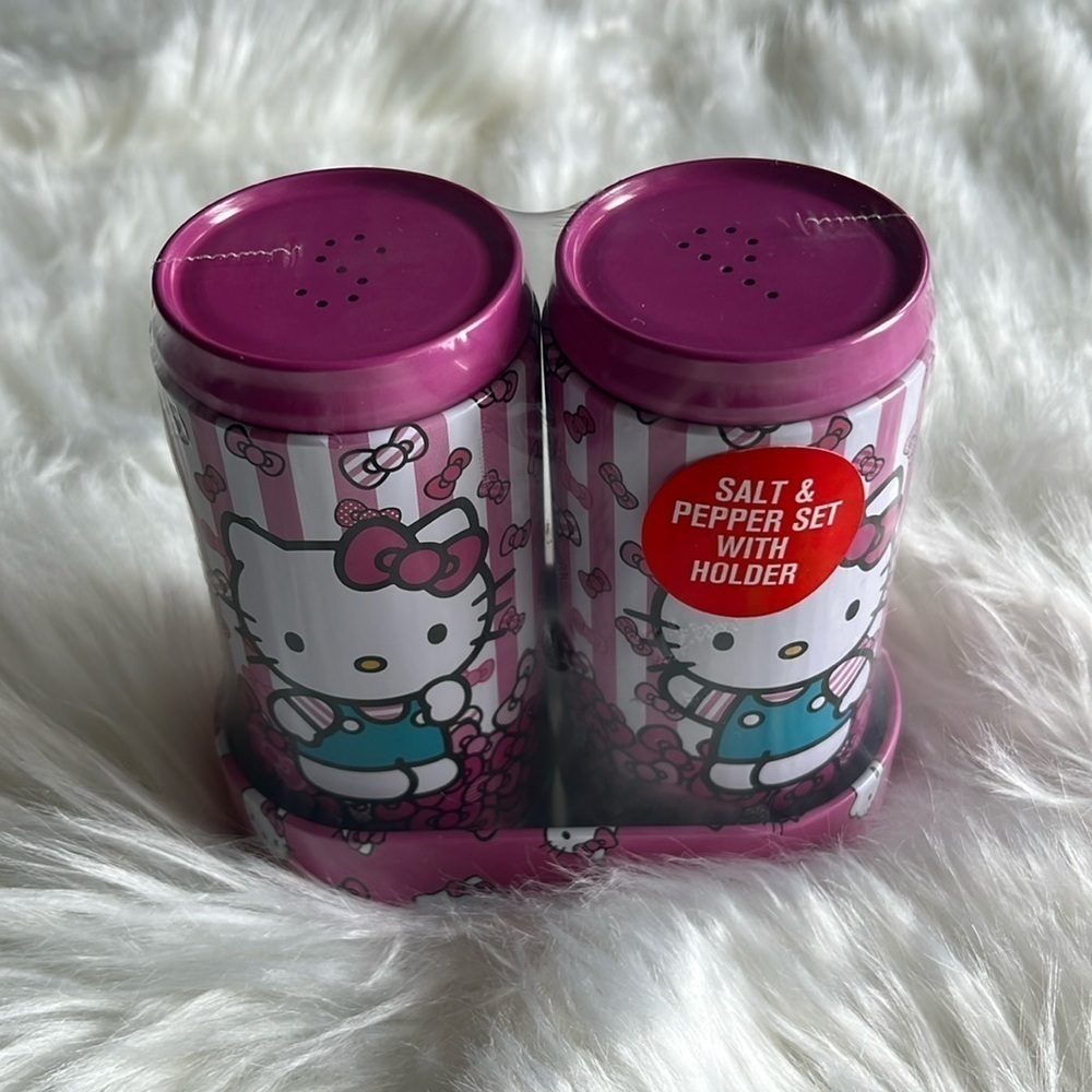 🆕 HELLO KITTY SALT & PEPPER SET WITH HOLDER PINK - Picture 2 of 6